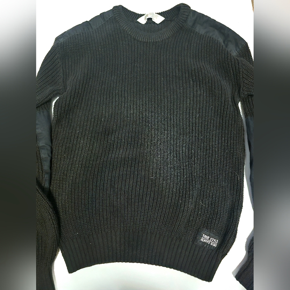 H&M black woolly pully crew neck sweater with shoulder patches